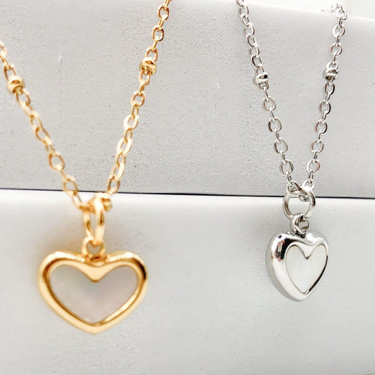 CORA - Collier avec breloque cĆur en coquillage Bynovann