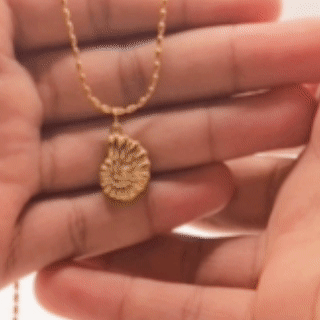 ISLA - Collier avec pendentif coquillage