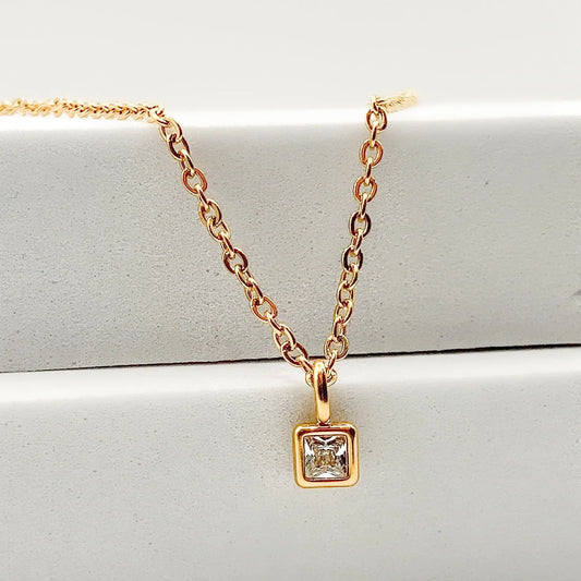 PURA - Collier avec un pendentif en Rhinestone BYNOVANN