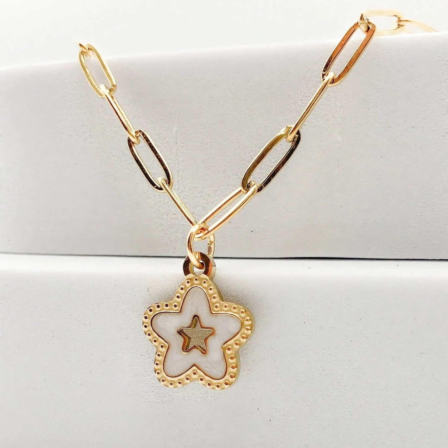 CLÉA - Collier avec pendentif étoile - BYNOVANN