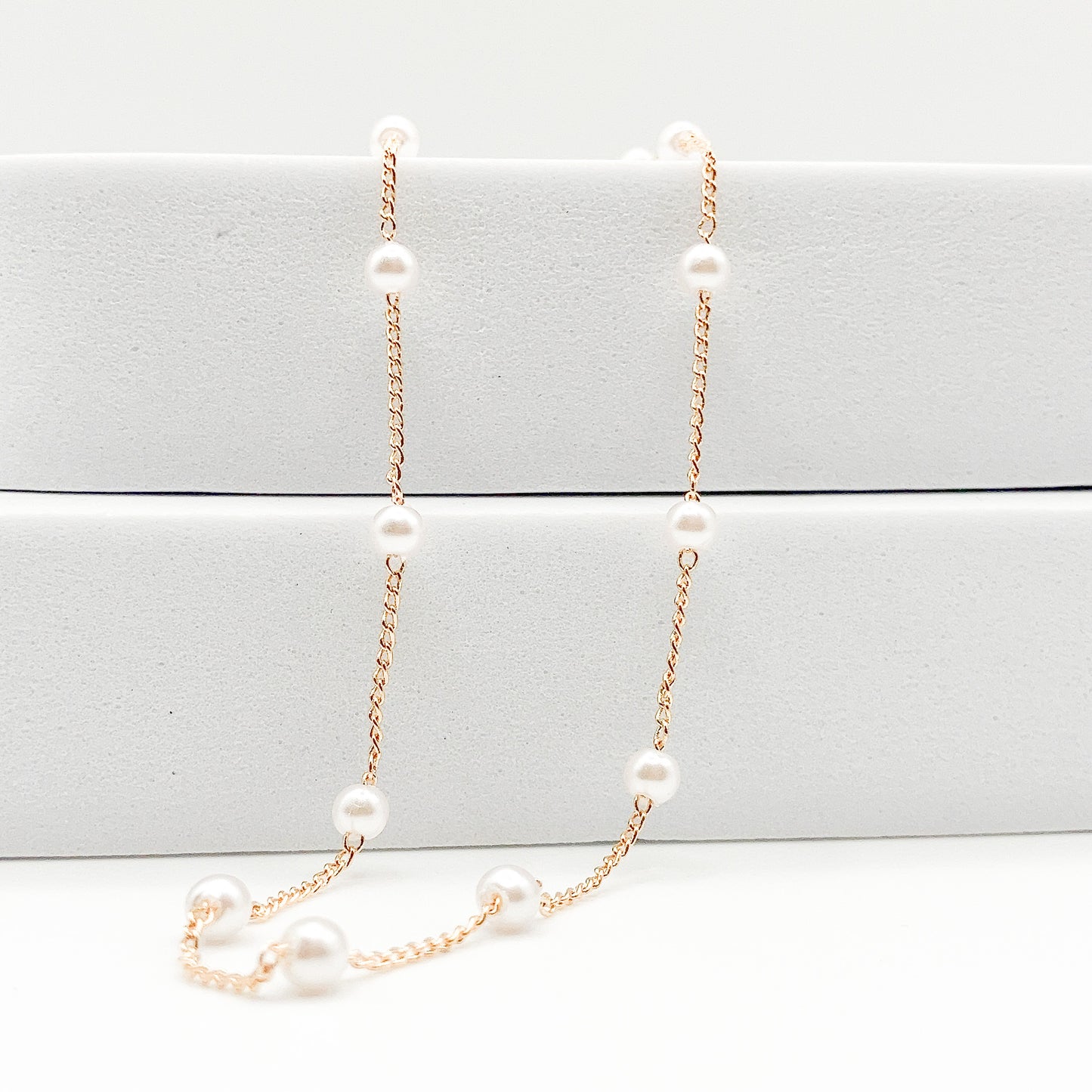 PERLINA - Collier de perles blanches Bynovann