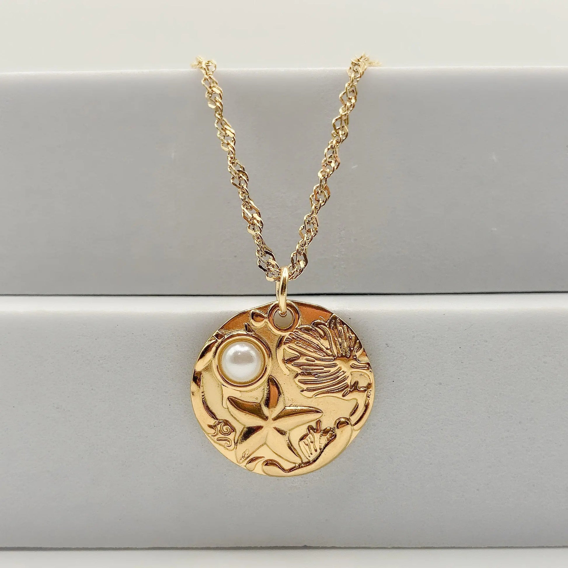 BAHIA - Collier avec pendentif aux signes de l’océan BYNOVANN