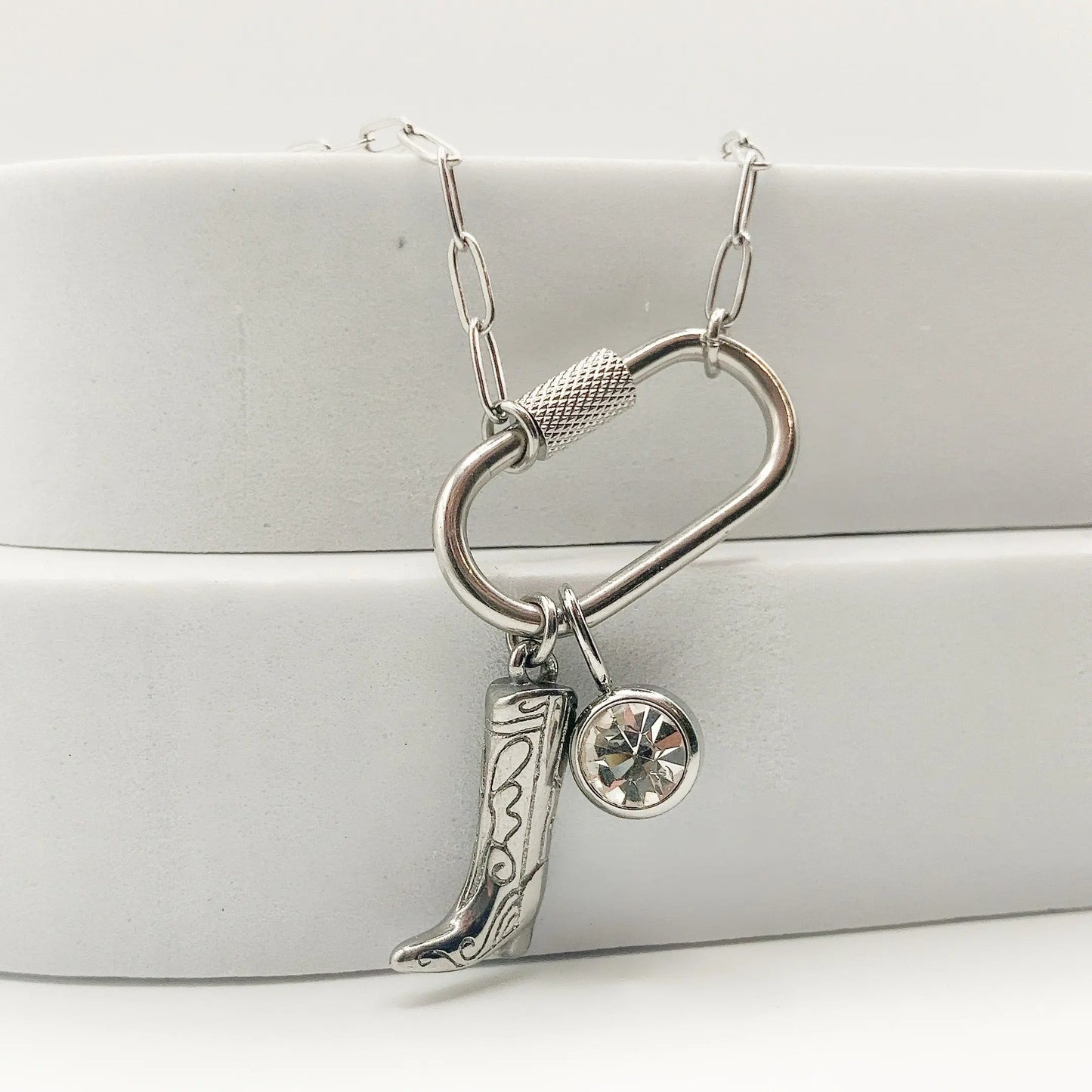 CALIDA - Collier à BRELOQUES botte de cowboy & rhinestone BYNOVANN