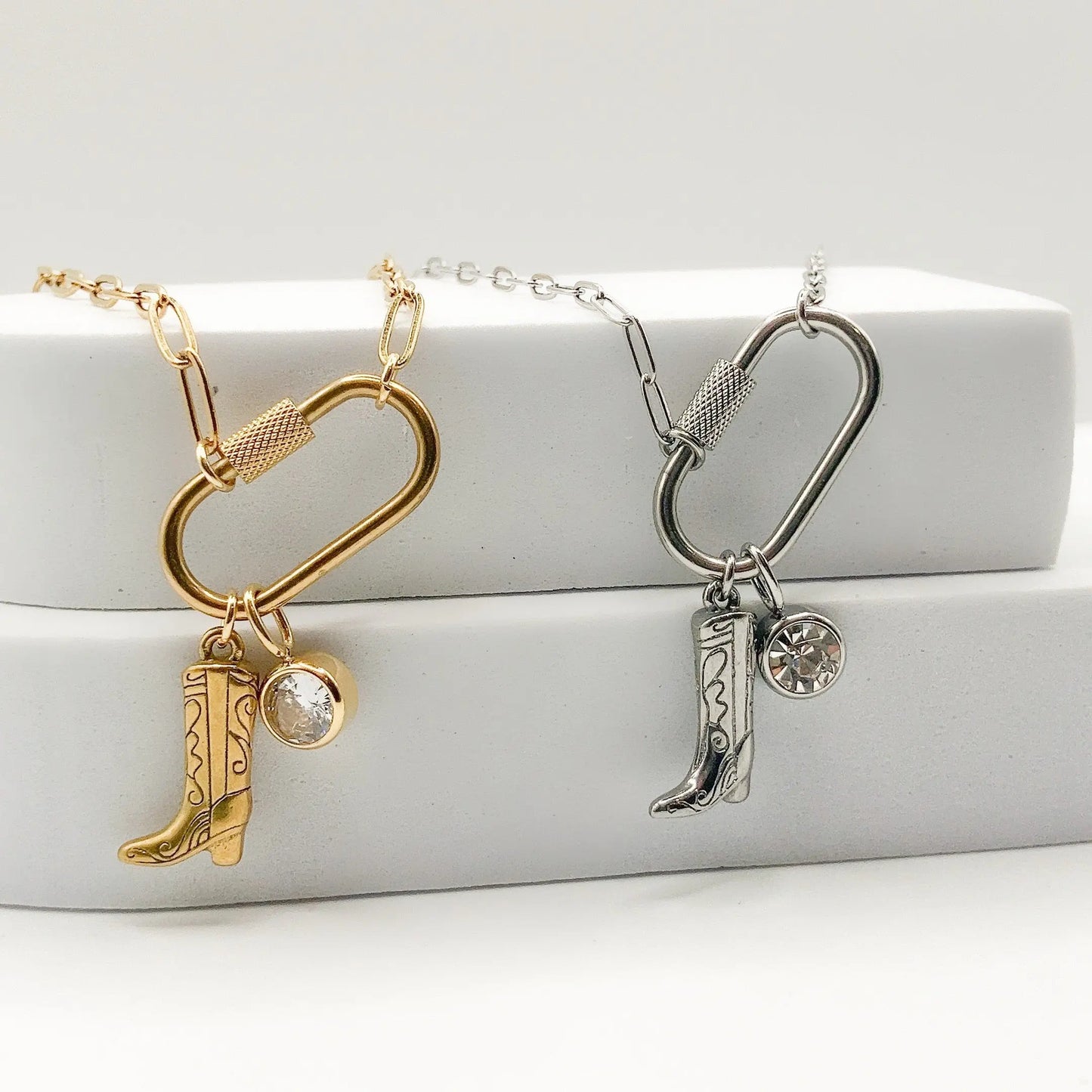 CALIDA - Collier à BRELOQUES botte de cowboy & rhinestone BYNOVANN