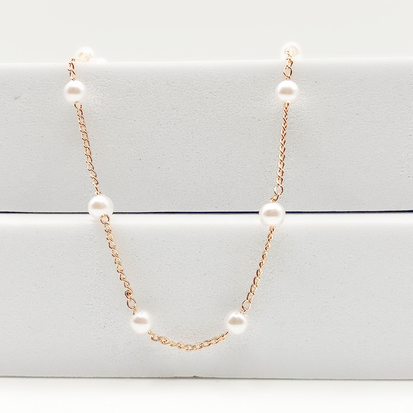 PERLINA - Collier de perles blanches Bynovann