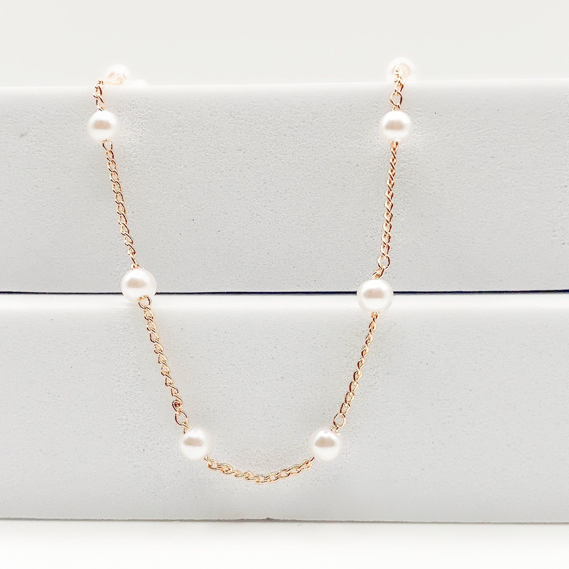 PERLINA - Collier de perles blanches Bynovann