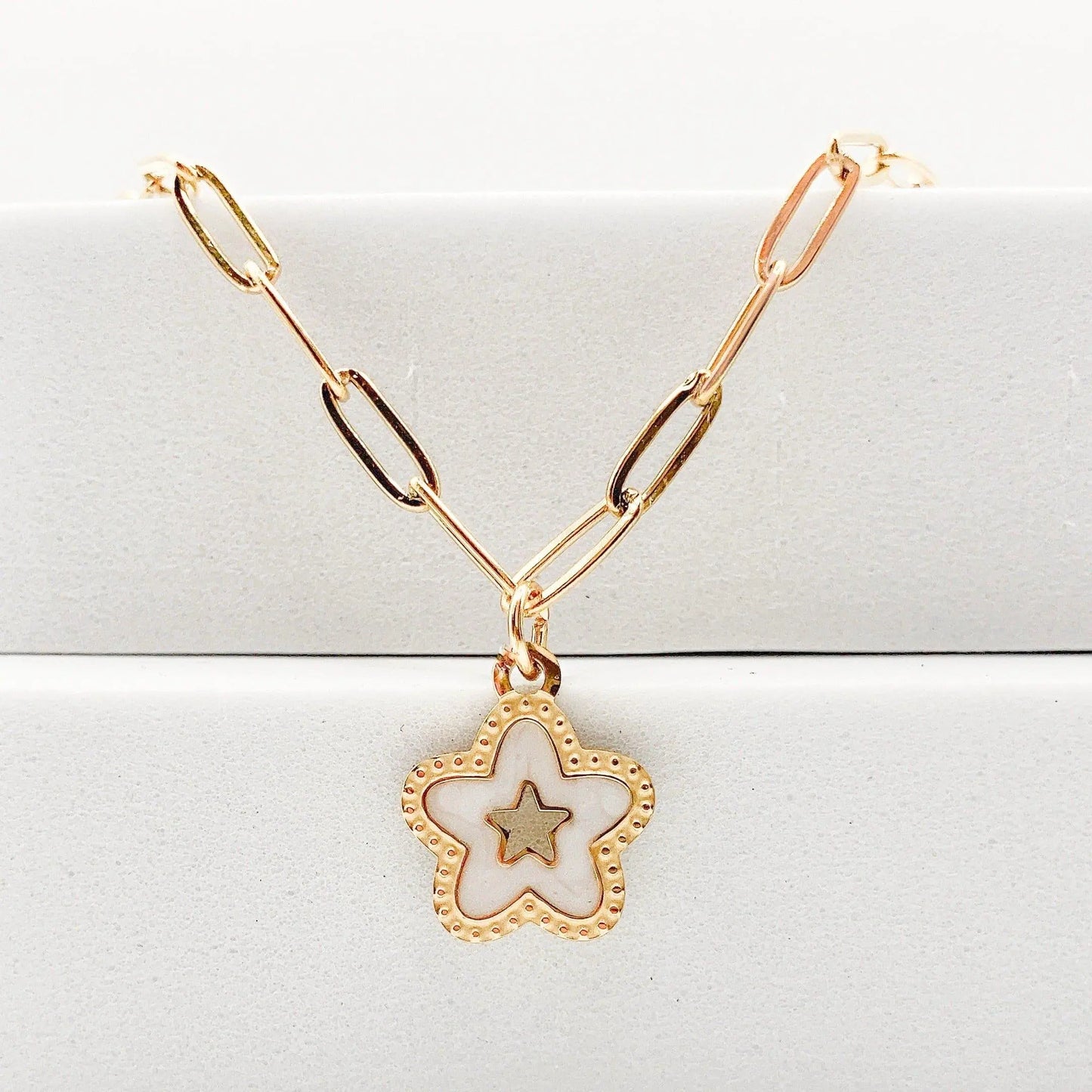 CLÉA - Collier avec pendentif étoile Bynovann