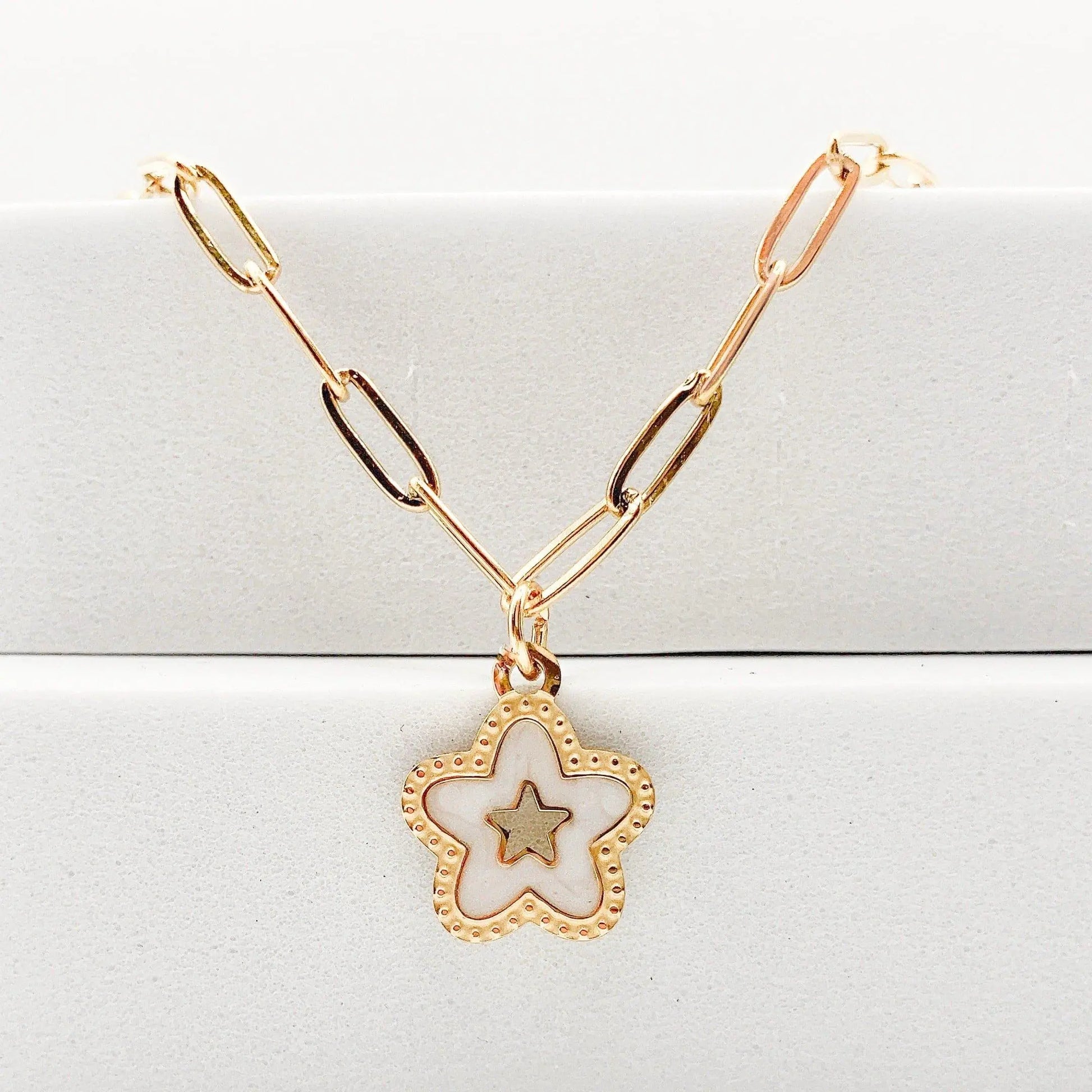 CLÉA - Collier avec pendentif étoile Bynovann