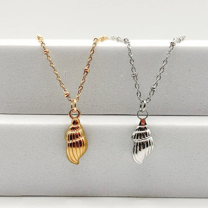 COCO - Collier avec mince pendentif coquillage BYNOVANN