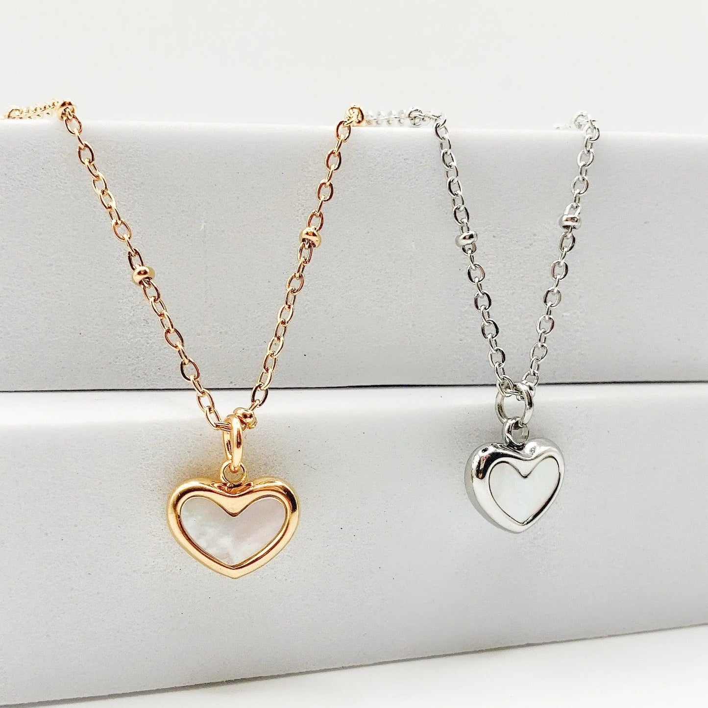 CORA - Collier avec breloque cœur en coquillage Bynovann