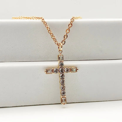CRUZ - Collier avec pendentif croix en ZIRCON cubique BYNOVANN