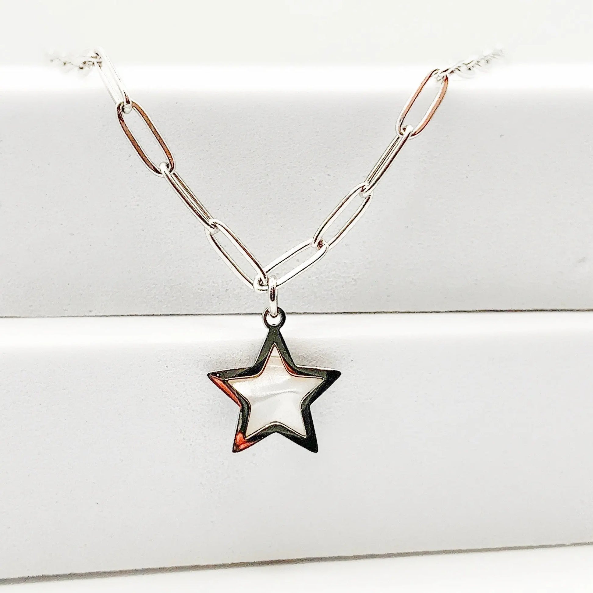 MAREO - Collier avec pendentif étoile en coquillage avec contour or BYNOVANN