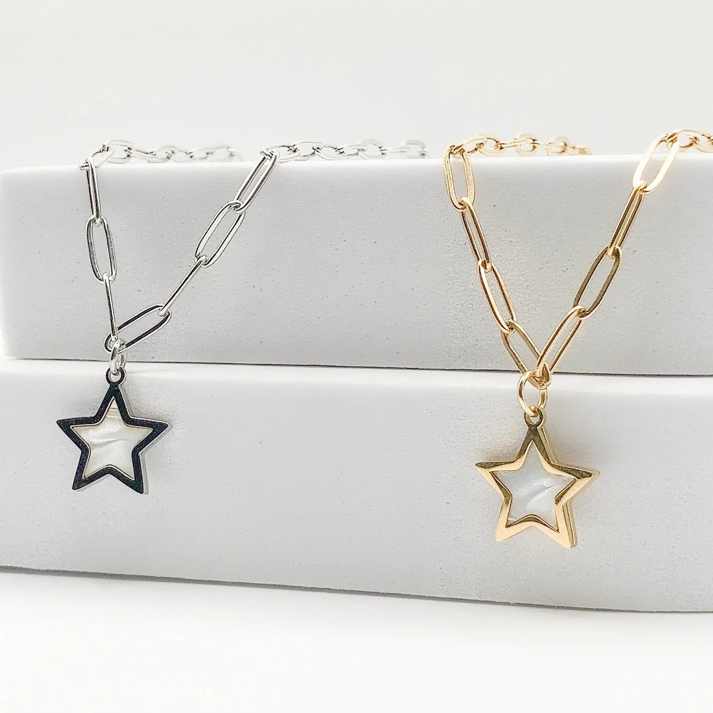 MAREO - Collier avec pendentif étoile en coquillage avec contour or BYNOVANN