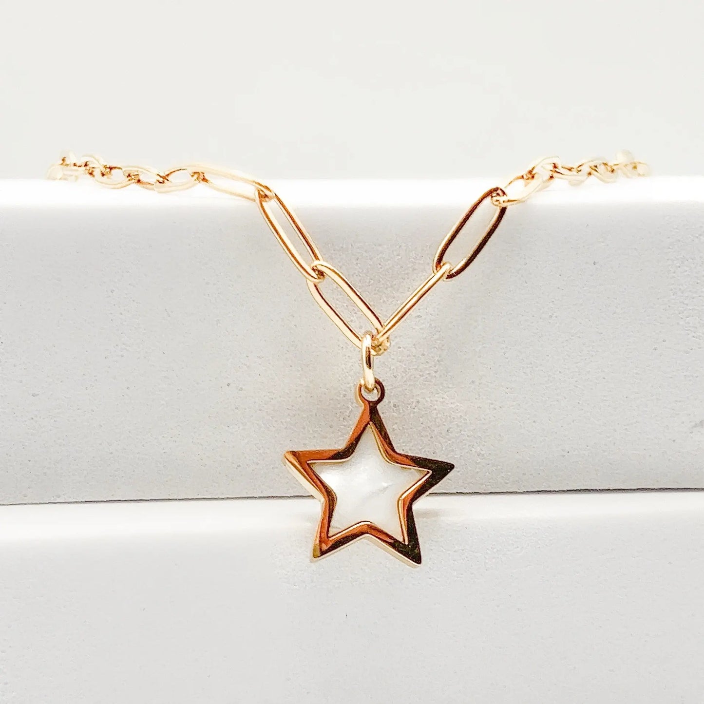 MAREO - Collier avec pendentif étoile en coquillage avec contour or BYNOVANN