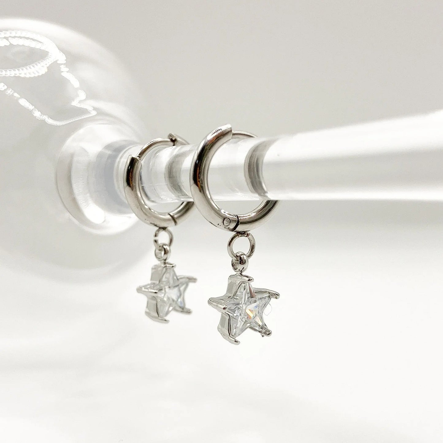 MINI ESTELA - Boucles d'oreilles pendentif ÉTOILE en Rhinestone BYNOVANN