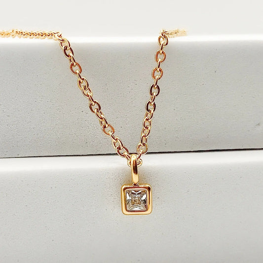 PURA - Collier avec un pendentif en Rhinestone BYNOVANN