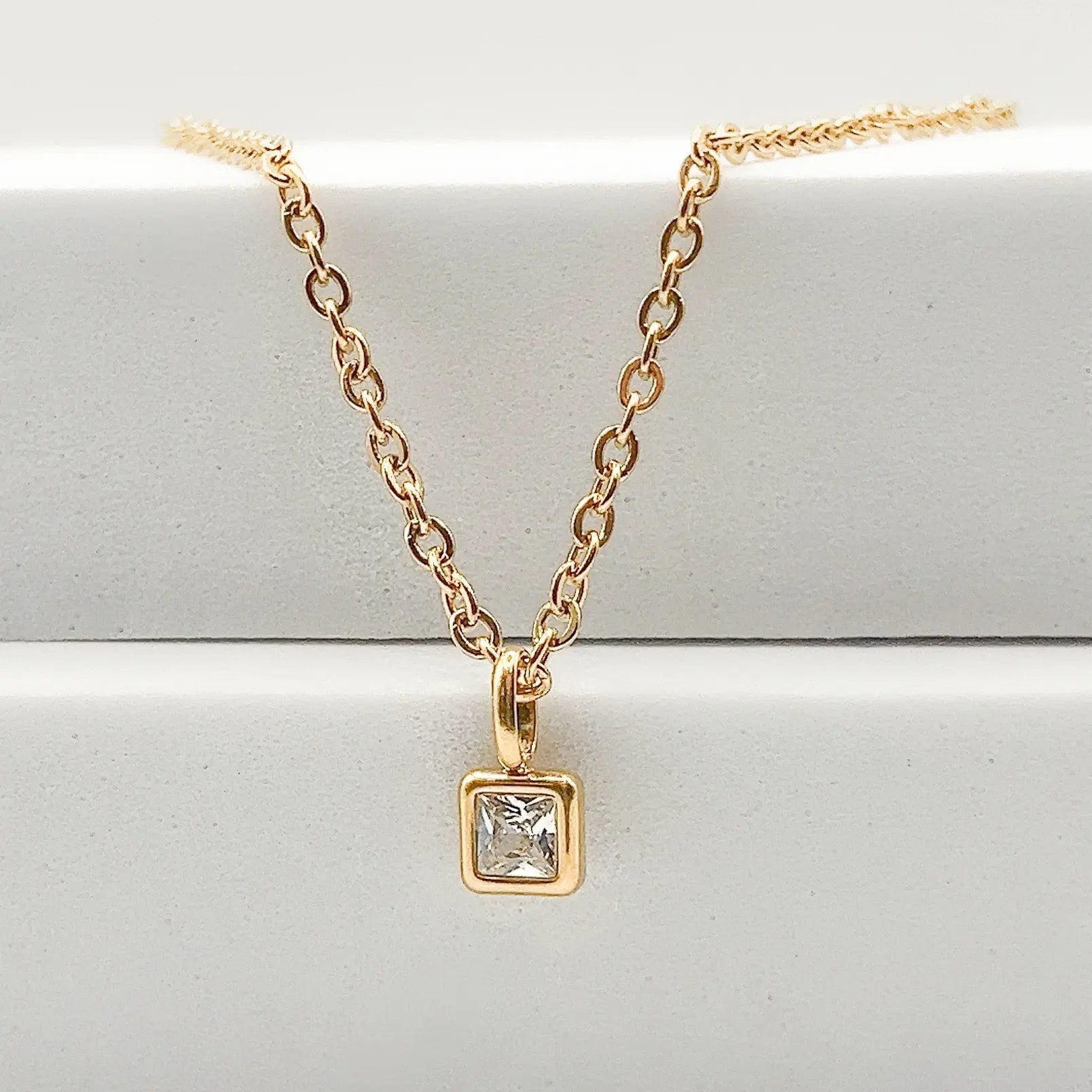 PURA - Collier avec un pendentif en Rhinestone BYNOVANN