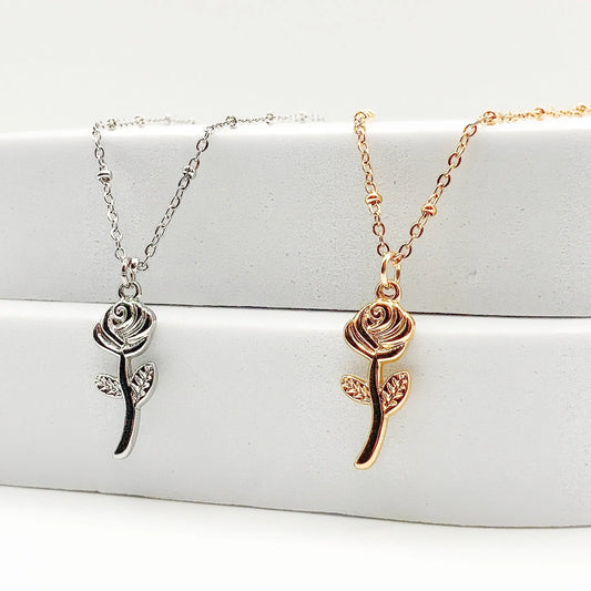 ROSA - Collier avec un pendentif en forme de ROSE (UNISEXE) BYNOVANN