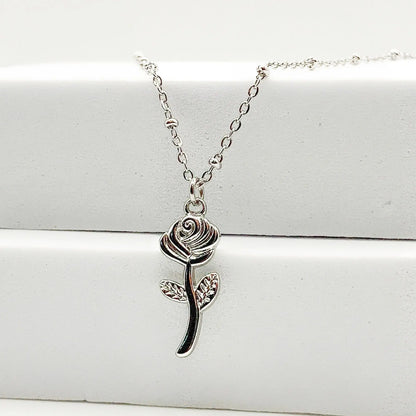 ROSA - Collier avec un pendentif en forme de ROSE (UNISEXE) BYNOVANN