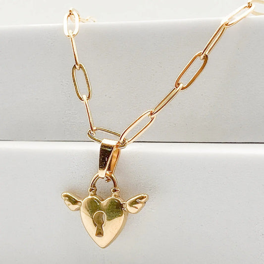 SELLADO - Collier avec un pendentif CADENA en forme de coeur avec plumes BYNOVANN