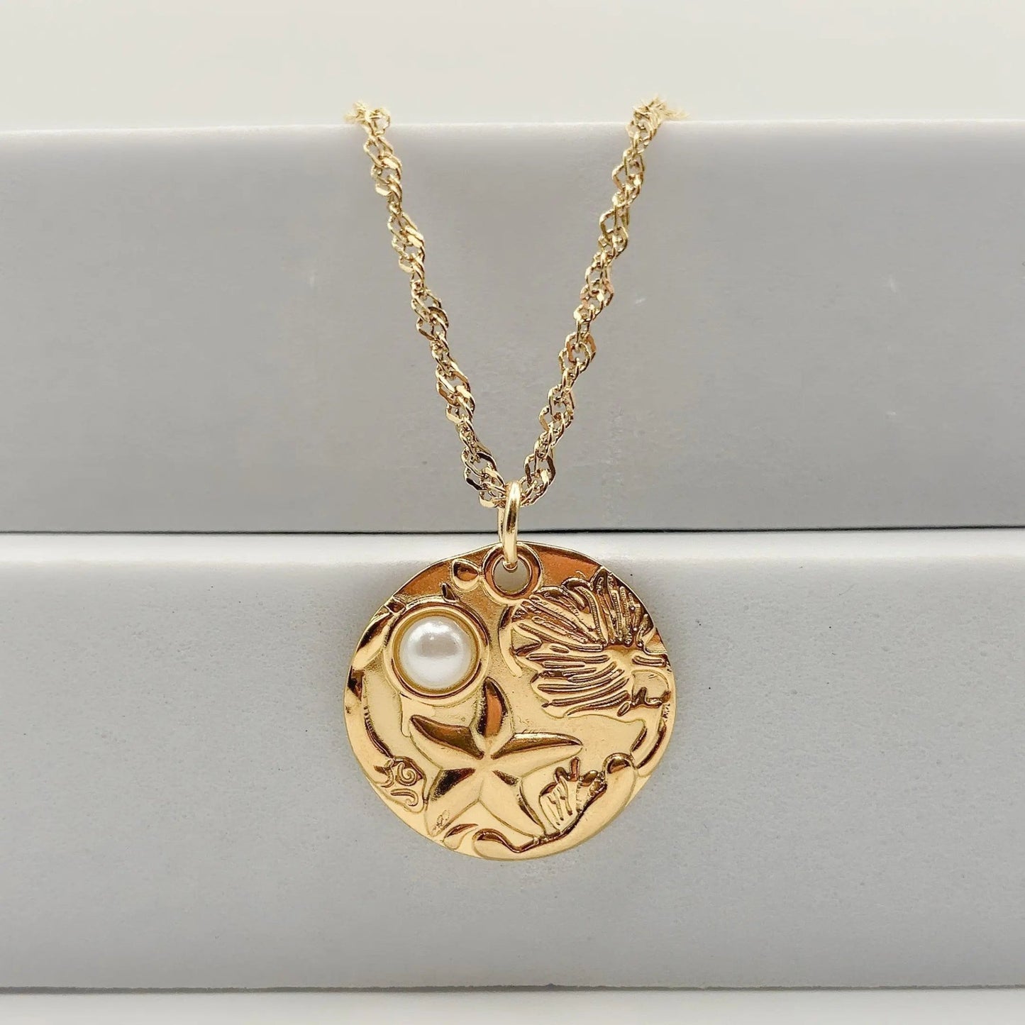 BAHIA - Collier avec pendentif aux signes de l’océan - BYNOVANN