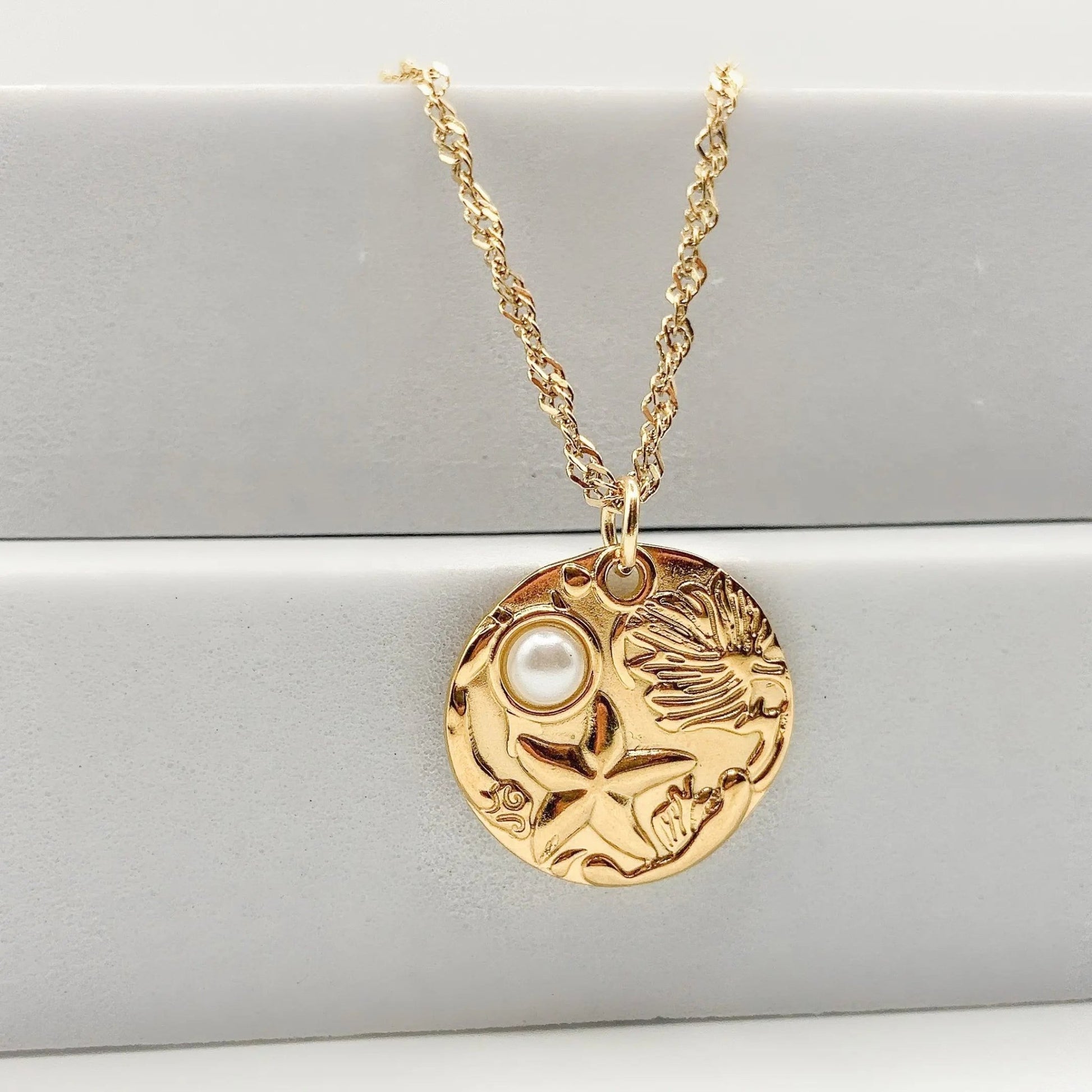 BAHIA - Collier avec pendentif aux signes de l’océan - BYNOVANN