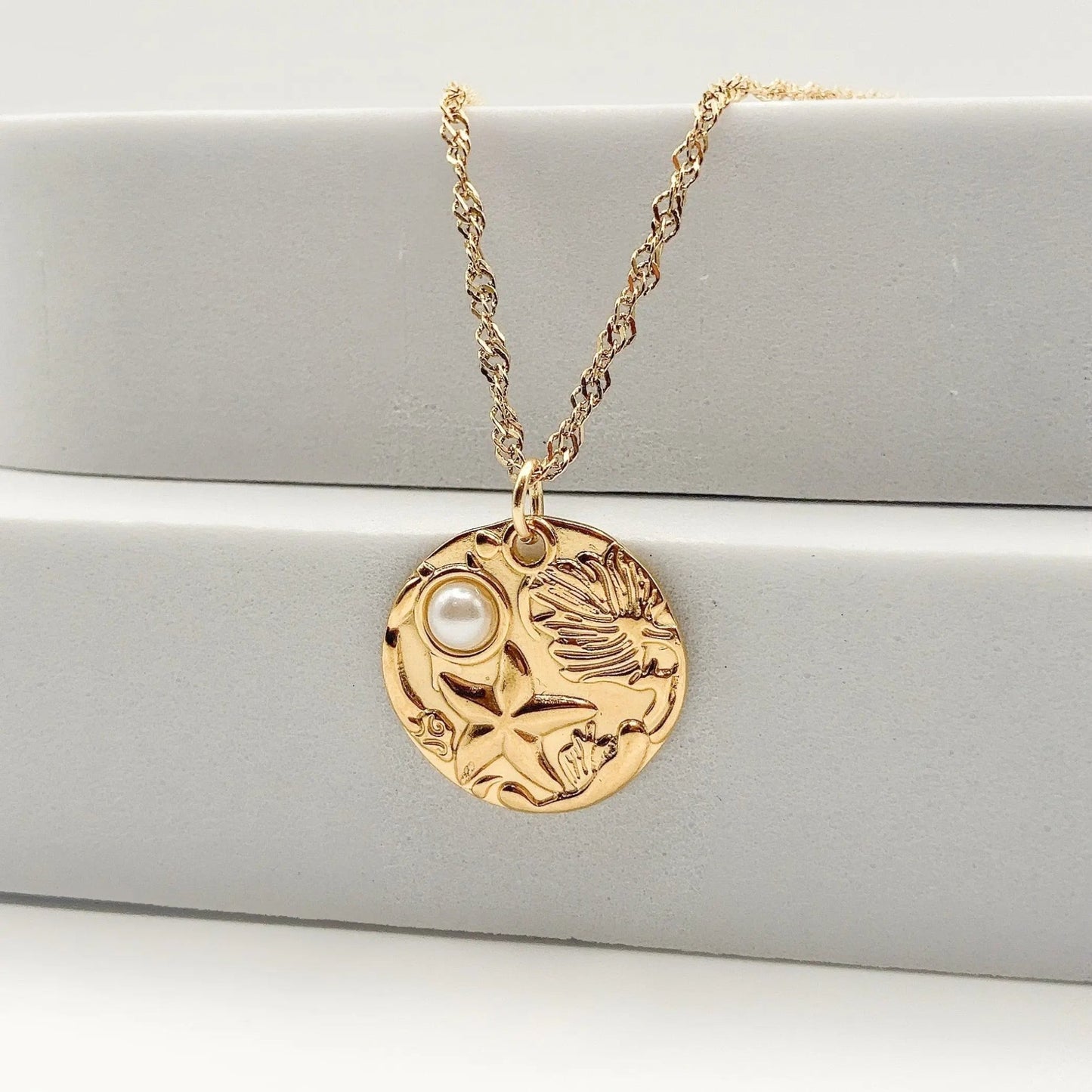 BAHIA - Collier avec pendentif aux signes de l’océan - BYNOVANN
