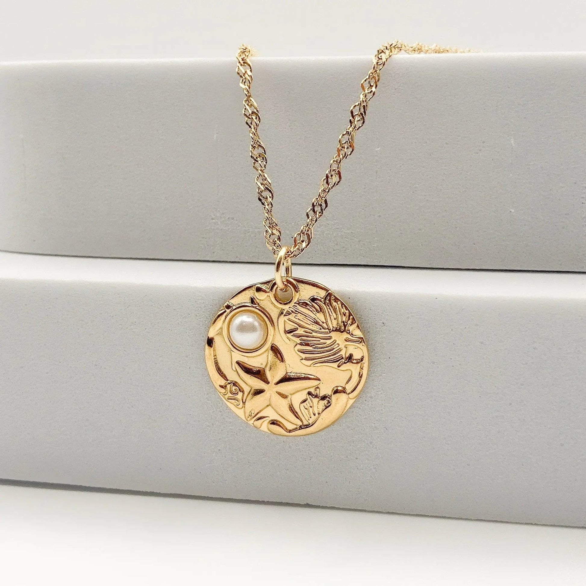 BAHIA - Collier avec pendentif aux signes de l’océan - BYNOVANN