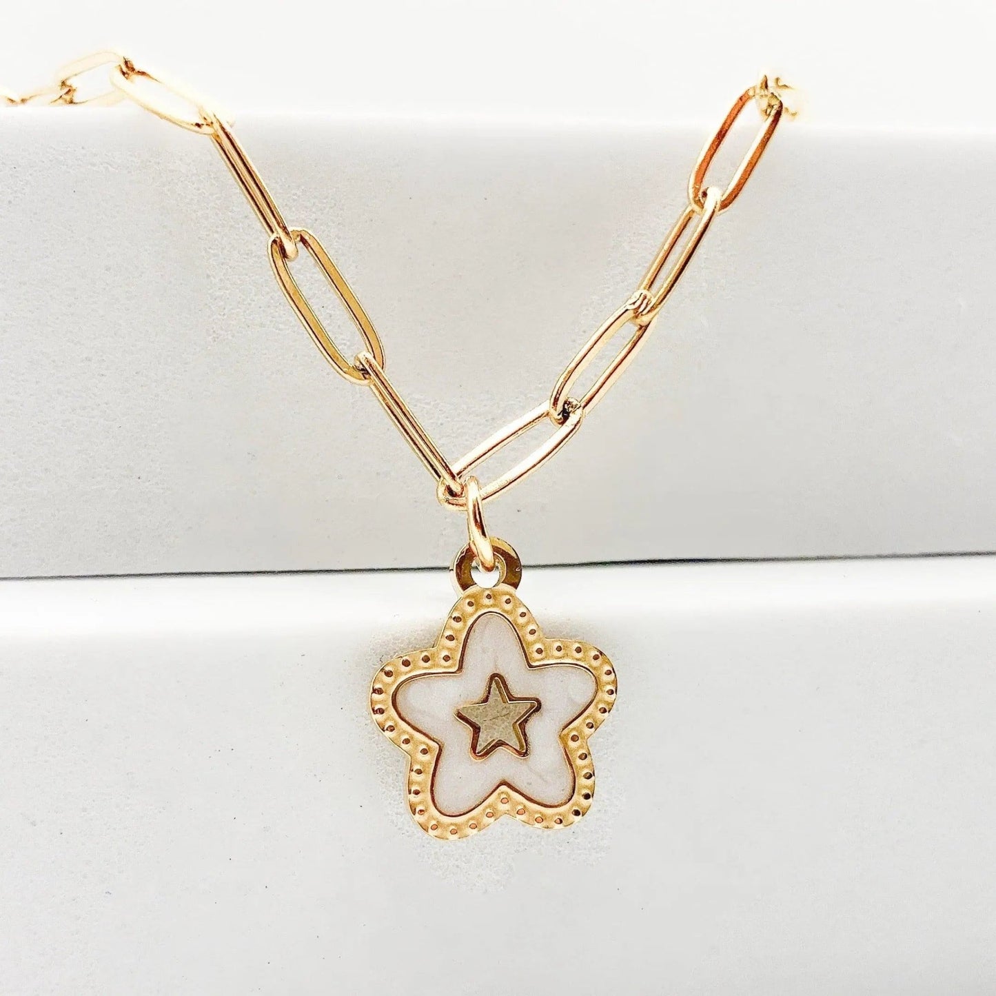 CLÉA - Collier avec pendentif étoile - BYNOVANN