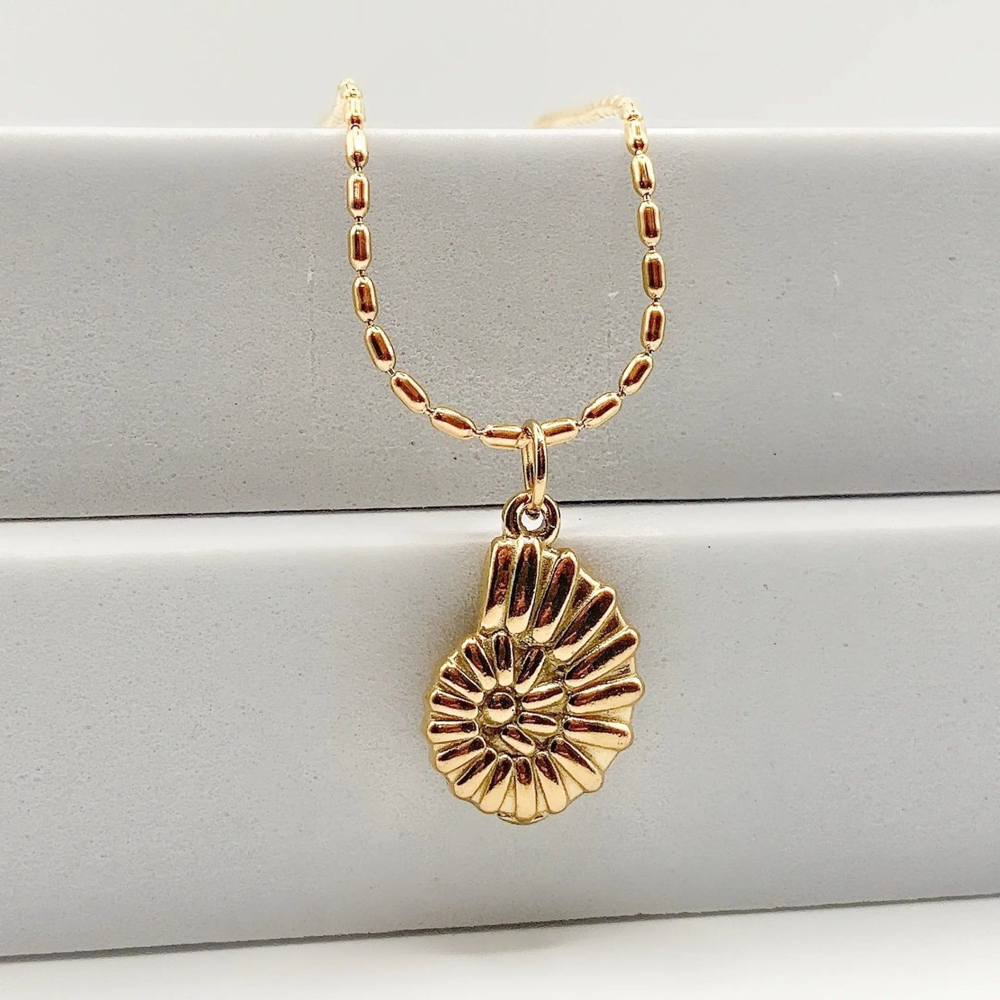 ISLA - Collier avec pendentif coquillage - BYNOVANN