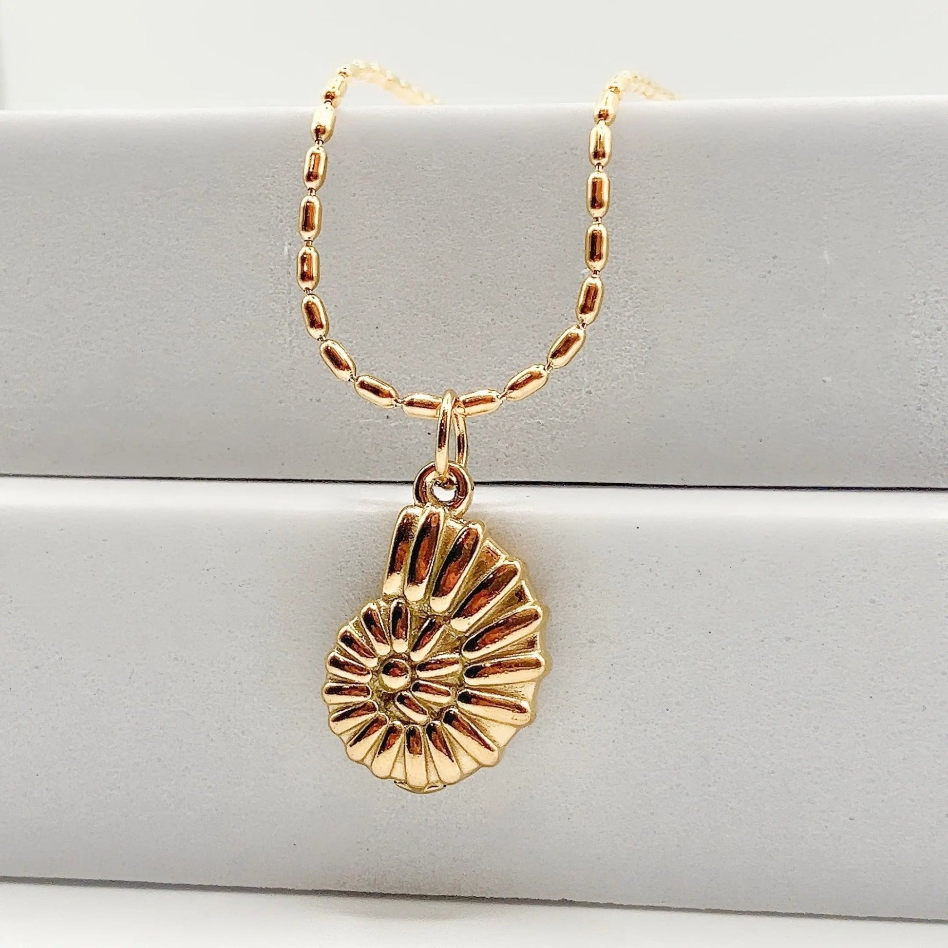 ISLA - Collier avec pendentif coquillage - BYNOVANN