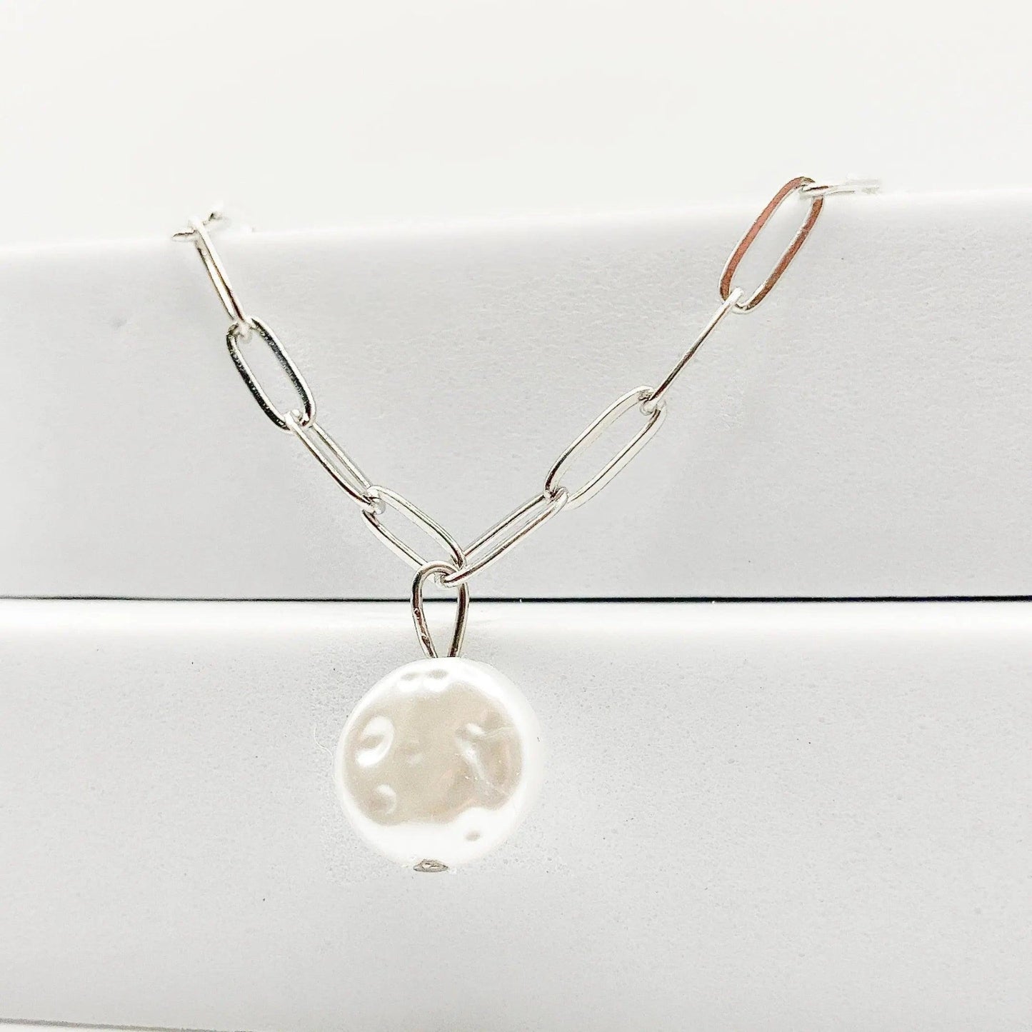 LUZ - Collier avec pendentif en perle - BYNOVANN