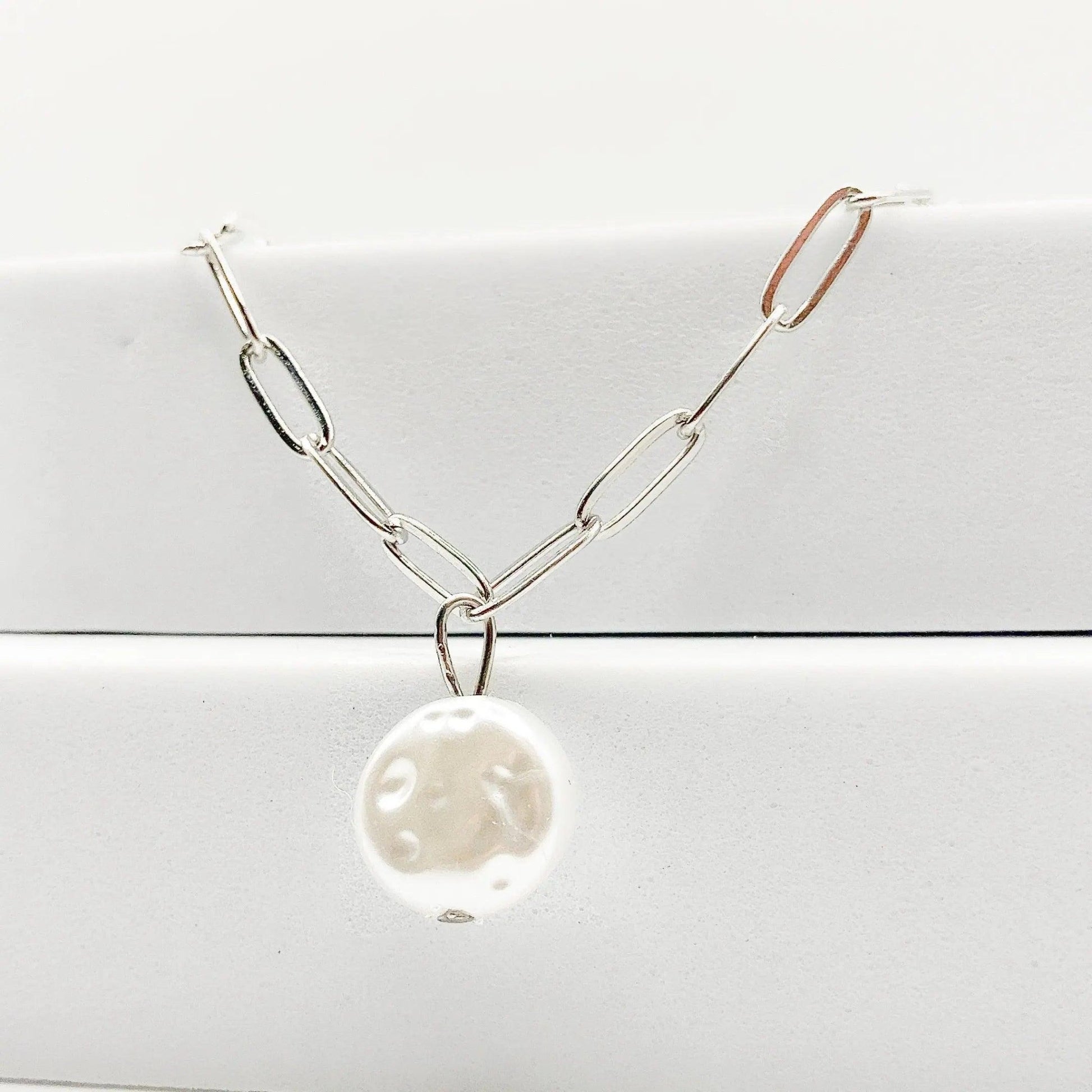 LUZ - Collier avec pendentif en perle - BYNOVANN