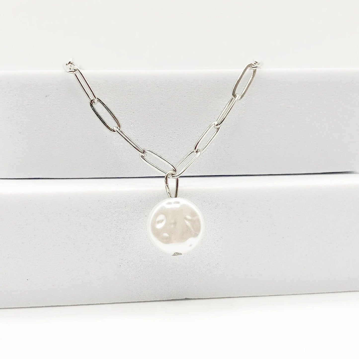 LUZ - Collier avec pendentif en perle - BYNOVANN