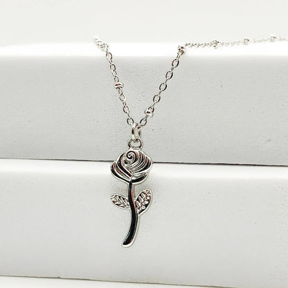 ROSA - Collier avec un pendentif en forme de ROSE - BYNOVANN